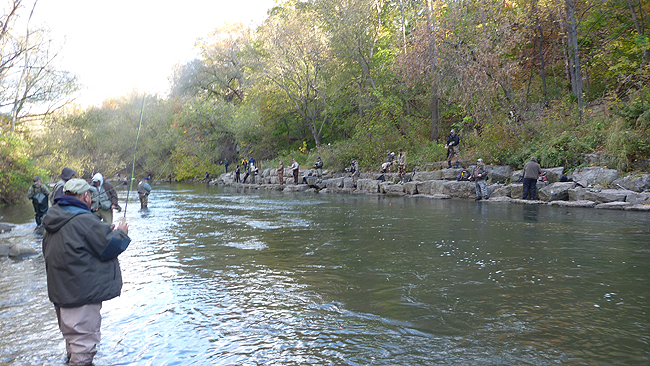 Crowded with fishermen.JPG